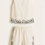 Conjunto De Short Y Top Sin Manga Con Bordados En La Parte Inferior